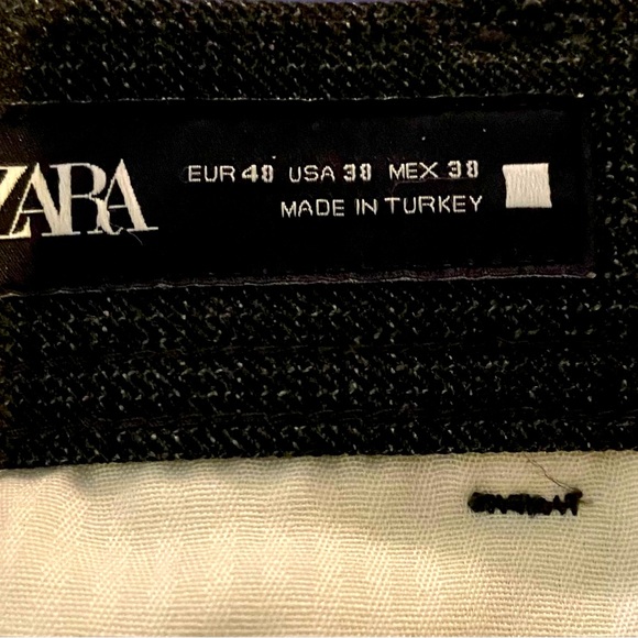 Zara Men's Textured Stretch Pants
Dark Gray Size: Waist 38 Length 32 Zara - Picture 9 of 10